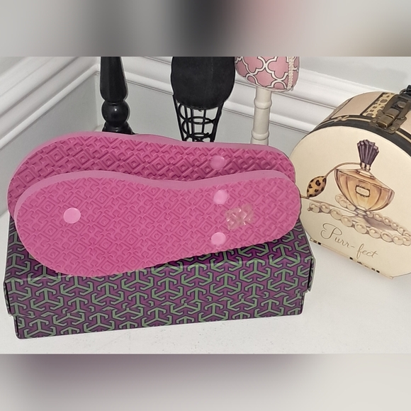 Tory Burch Magnolia Pink Solid Thin Flip Flop PVC/EVA NWB Size 8 - Picture 4 of 7